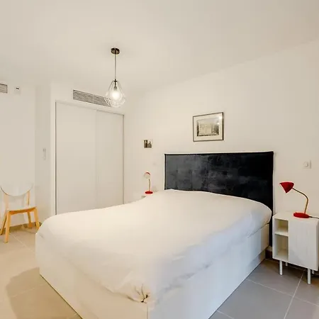 La D'oscar L New, Terrace L Shellter